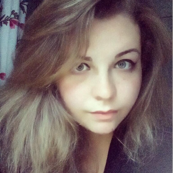 Meet your Posher, Brenna - Picture 1 of 3